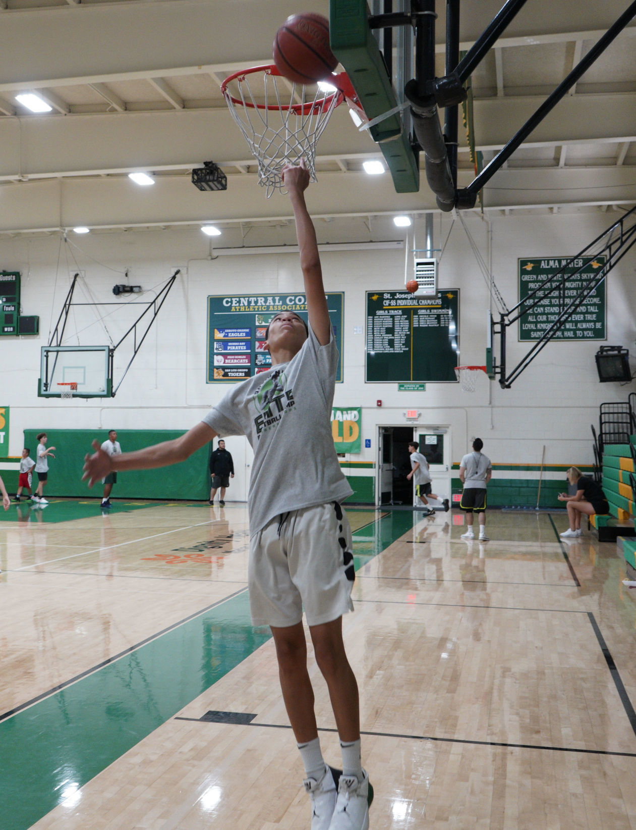 082419 Nwaba Basketball Camp 04.jpg